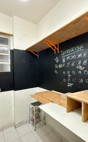 Apartamento à venda com 280m², 4 quartos e 2 vagas Apartamento à venda com 280m², 4 quartos e 2 vagasQuarto de Serviço