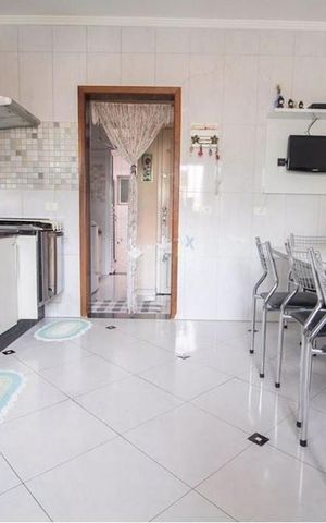 Casa à venda com 282m², 3 quartos e 10 vagas