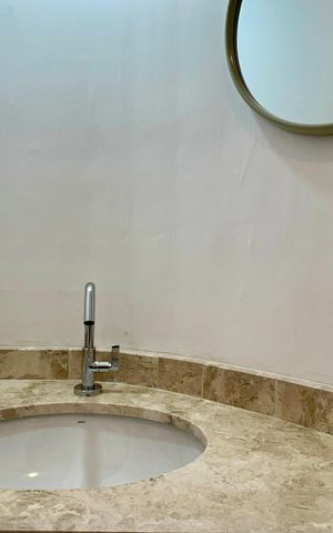 Apartamento para alugar com 130m², 2 quartos e 1 vaga Apartamento para alugar com 130m², 2 quartos e 1 vagaBanheiro da Suíte 1