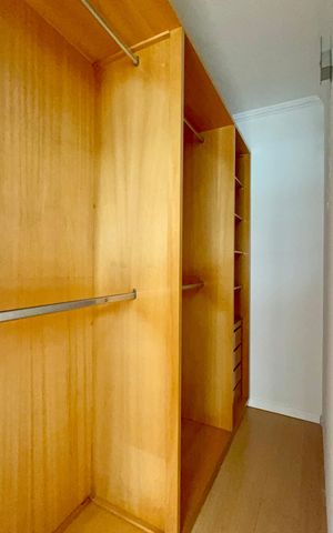 Apartamento para alugar com 130m², 2 quartos e 1 vaga Apartamento para alugar com 130m², 2 quartos e 1 vagaCloset da Suíte 1