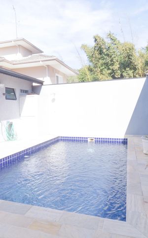 Casa à venda com 225m², 3 quartos e 6 vagas Casa à venda com 225m², 3 quartos e 6 vagasPiscina