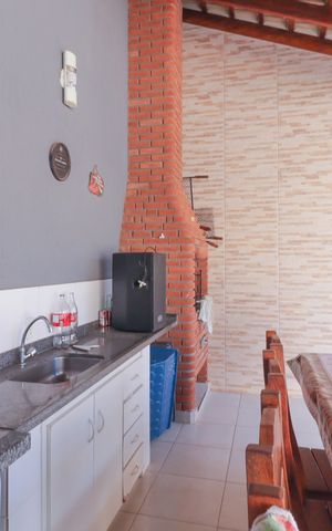 Casa à venda com 225m², 3 quartos e 6 vagas Casa à venda com 225m², 3 quartos e 6 vagasÁrea Externa
