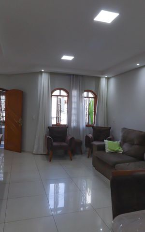 Casa à venda com 225m², 3 quartos e 6 vagas Casa à venda com 225m², 3 quartos e 6 vagasSala