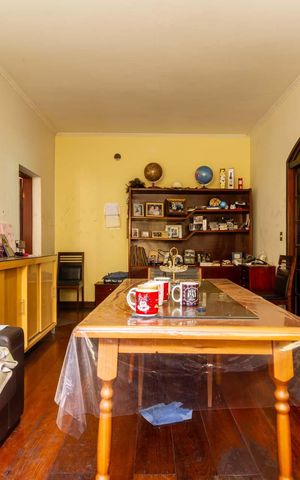 Casa à venda com 300m², 4 quartos e 6 vagas Casa à venda com 300m², 4 quartos e 6 vagasCopa