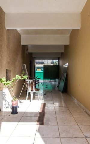 Casa à venda com 300m², 4 quartos e 6 vagas Casa à venda com 300m², 4 quartos e 6 vagasÁrea Externa