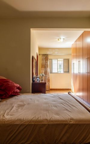 Casa à venda com 300m², 4 quartos e 6 vagas Casa à venda com 300m², 4 quartos e 6 vagasSuíte
