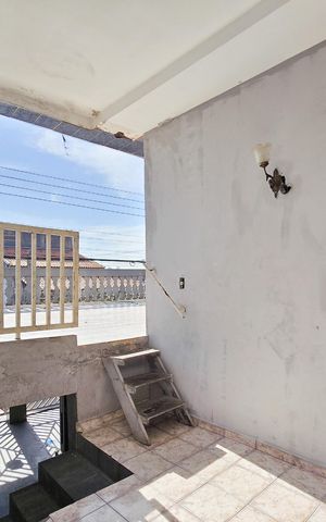 Casa à venda com 198m², 4 quartos e 3 vagas Casa à venda com 198m², 4 quartos e 3 vagasEntrada
