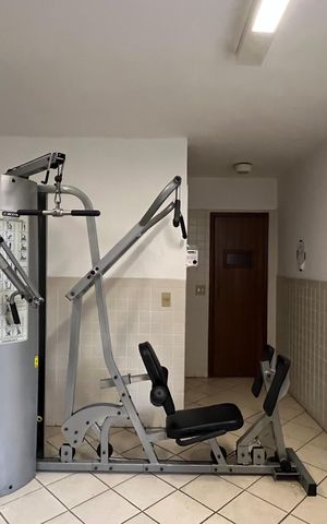Apartamento à venda com 195m², 3 quartos e 4 vagas Apartamento à venda com 195m², 3 quartos e 4 vagasAcademia