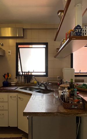 Apartamento à venda com 195m², 3 quartos e 4 vagas Apartamento à venda com 195m², 3 quartos e 4 vagasCozinha