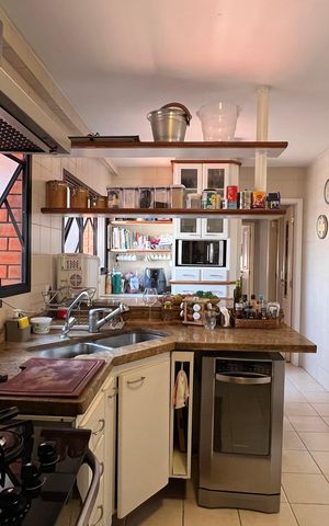 Apartamento à venda com 195m², 3 quartos e 4 vagas Apartamento à venda com 195m², 3 quartos e 4 vagasCozinha