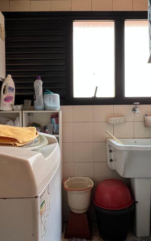 Apartamento à venda com 195m², 3 quartos e 4 vagas Apartamento à venda com 195m², 3 quartos e 4 vagasÁrea de Serviço