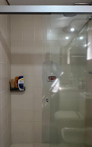 Apartamento à venda com 195m², 3 quartos e 4 vagas Apartamento à venda com 195m², 3 quartos e 4 vagasBanheiro da Suíte 1