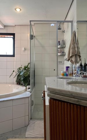 Apartamento à venda com 195m², 3 quartos e 4 vagas Apartamento à venda com 195m², 3 quartos e 4 vagasBanheiro da Suíte 3