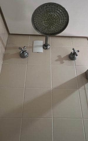 Apartamento à venda com 195m², 3 quartos e 4 vagas Apartamento à venda com 195m², 3 quartos e 4 vagasBanheiro da Suíte 1