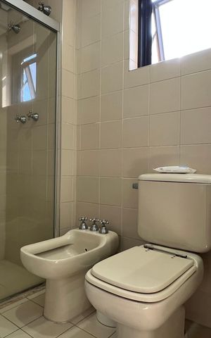 Apartamento à venda com 195m², 3 quartos e 4 vagas Apartamento à venda com 195m², 3 quartos e 4 vagasBanheiro da Suíte 1