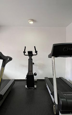 Apartamento à venda com 195m², 3 quartos e 4 vagas Apartamento à venda com 195m², 3 quartos e 4 vagasAcademia