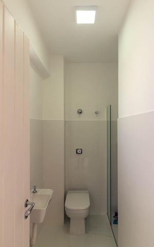 Apartamento à venda com 230m², 3 quartos e 2 vagasBanheiro de Serviço