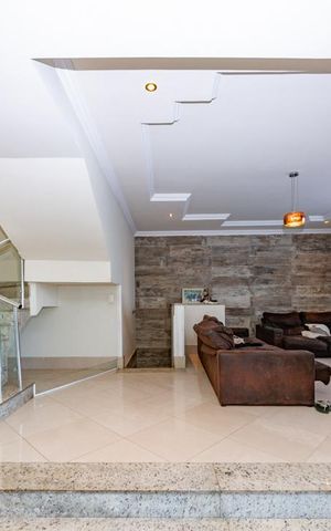 Casa à venda com 343m², 4 quartos e 3 vagas Casa à venda com 343m², 4 quartos e 3 vagasSala 1