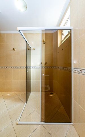 Casa à venda com 343m², 4 quartos e 3 vagas Casa à venda com 343m², 4 quartos e 3 vagasBanheiro Social 1