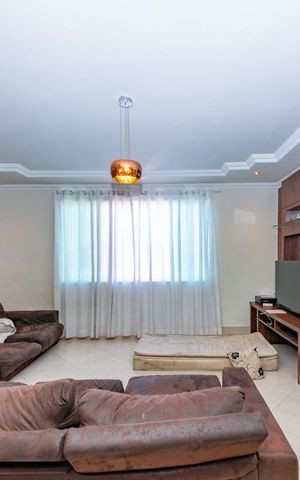 Casa à venda com 343m², 4 quartos e 3 vagas Casa à venda com 343m², 4 quartos e 3 vagasSala 1
