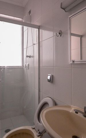 Apartamento à venda com 337m², 4 quartos e 2 vagas Apartamento à venda com 337m², 4 quartos e 2 vagasBanheiro de Serviço