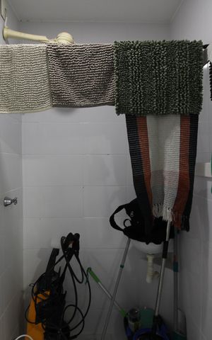 Casa de condomínio à venda com 149m², 5 quartos e 2 vagasBanheiro de Serviço