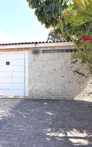 Casa à venda com 220m², 2 quartos e 6 vagasFachada