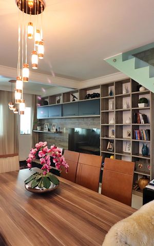 Casa à venda com 220m², 2 quartos e 6 vagasSala