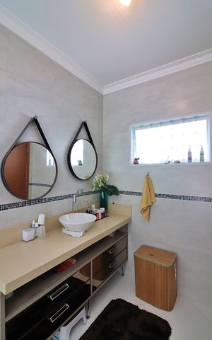 Casa à venda com 220m², 2 quartos e 6 vagasBanheiro da Suíte 1