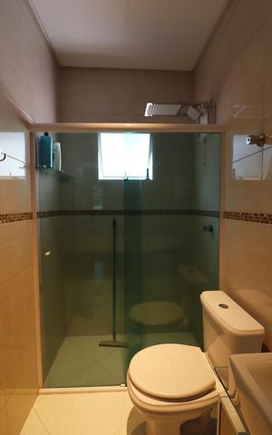 Casa à venda com 220m², 2 quartos e 6 vagasBanheiro da Suíte 2