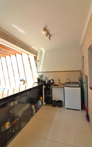 Casa à venda com 220m², 2 quartos e 6 vagasÁrea de Serviço
