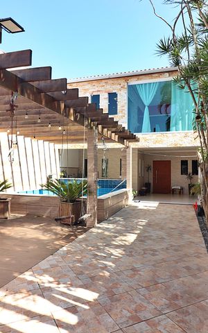 Casa à venda com 220m², 2 quartos e 6 vagasQuintal