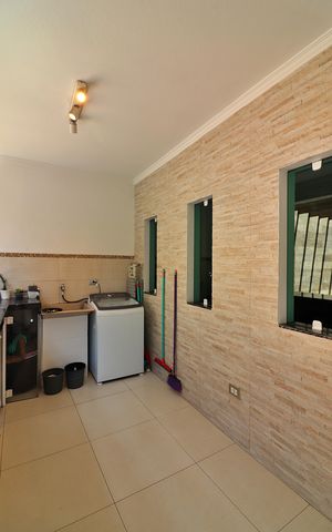 Casa à venda com 220m², 2 quartos e 6 vagasÁrea de Serviço