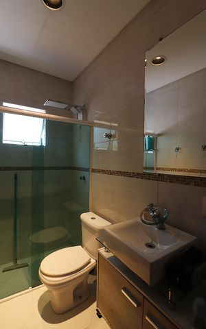 Casa à venda com 220m², 2 quartos e 6 vagasBanheiro da Suíte 2