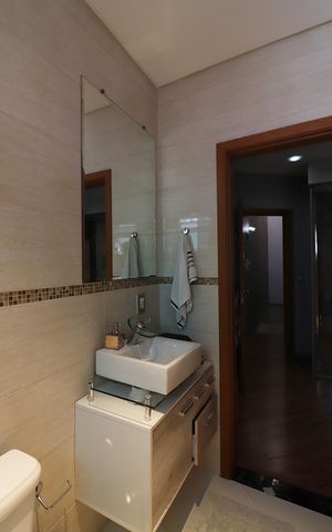 Casa à venda com 220m², 2 quartos e 6 vagasBanheiro da Suíte 2