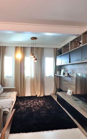 Casa à venda com 220m², 2 quartos e 6 vagasSala
