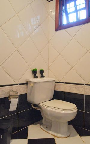 Casa à venda com 320m², 3 quartos e 2 vagasLavabo