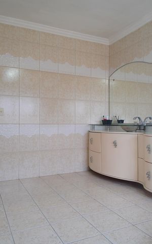 Casa à venda com 320m², 3 quartos e 2 vagasBanheiro da Suíte