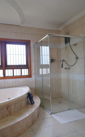 Casa à venda com 320m², 3 quartos e 2 vagasBanheiro da Suíte