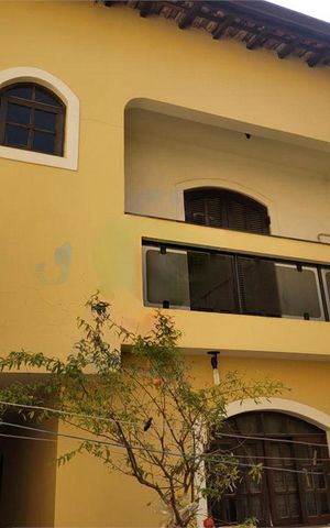 Casa à venda com 220m², 3 quartos e 5 vagas