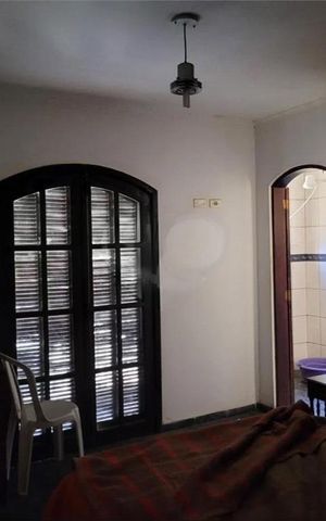 Casa à venda com 220m², 3 quartos e 5 vagas