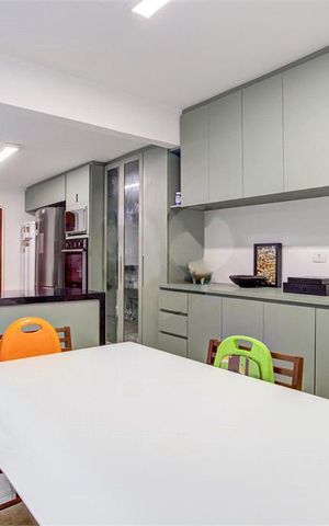 Casa à venda com 335m², 3 quartos e 3 vagas