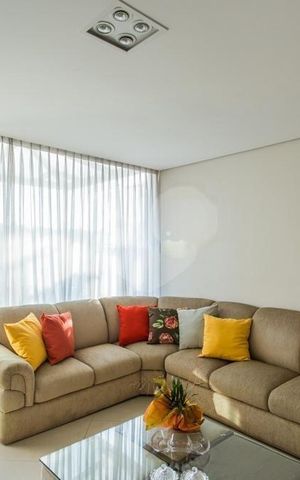 Casa à venda com 591m², 4 quartos e 6 vagas