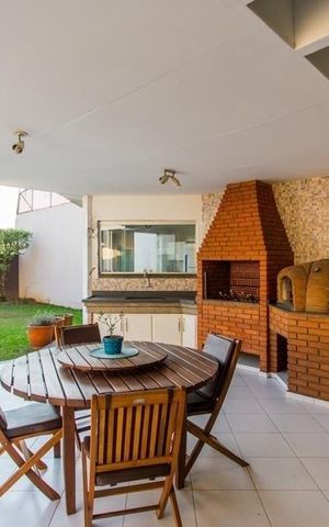 Casa à venda com 591m², 4 quartos e 6 vagas