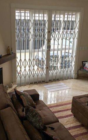 Casa à venda com 142m², 3 quartos e 3 vagasSala