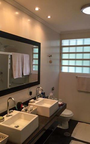 Casa à venda com 142m², 3 quartos e 3 vagasBanheiro social