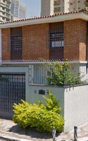 Casa à venda com 142m², 3 quartos e 3 vagasFachada