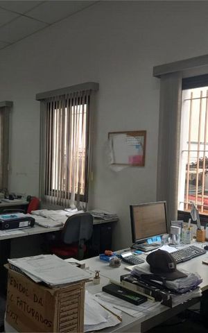 Casa à venda com 243m², 1 quarto e 8 vagas