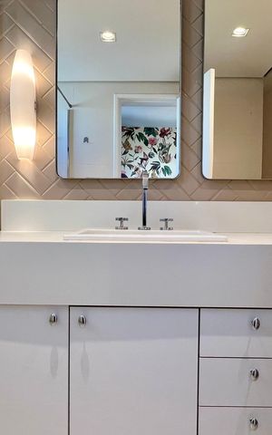 Apartamento para alugar com 214m², 4 quartos e 3 vagas Apartamento para alugar com 214m², 4 quartos e 3 vagasBanheiro da Suíte 1