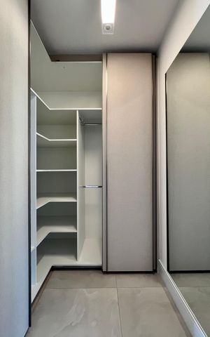 Apartamento para alugar com 214m², 4 quartos e 3 vagas Apartamento para alugar com 214m², 4 quartos e 3 vagasCloset da suíte 1